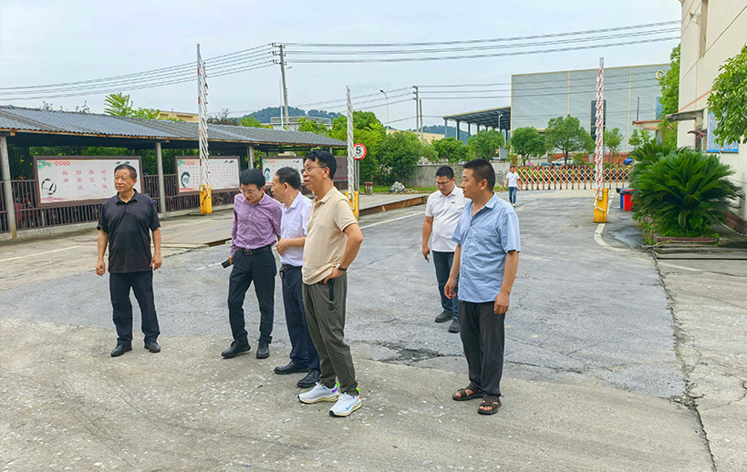 【綠色領(lǐng)航·智慧交融】華洲木業(yè)董事長率團(tuán)深訪鐘氏木業(yè)，共譜江西綠色發(fā)展新篇章(圖2)